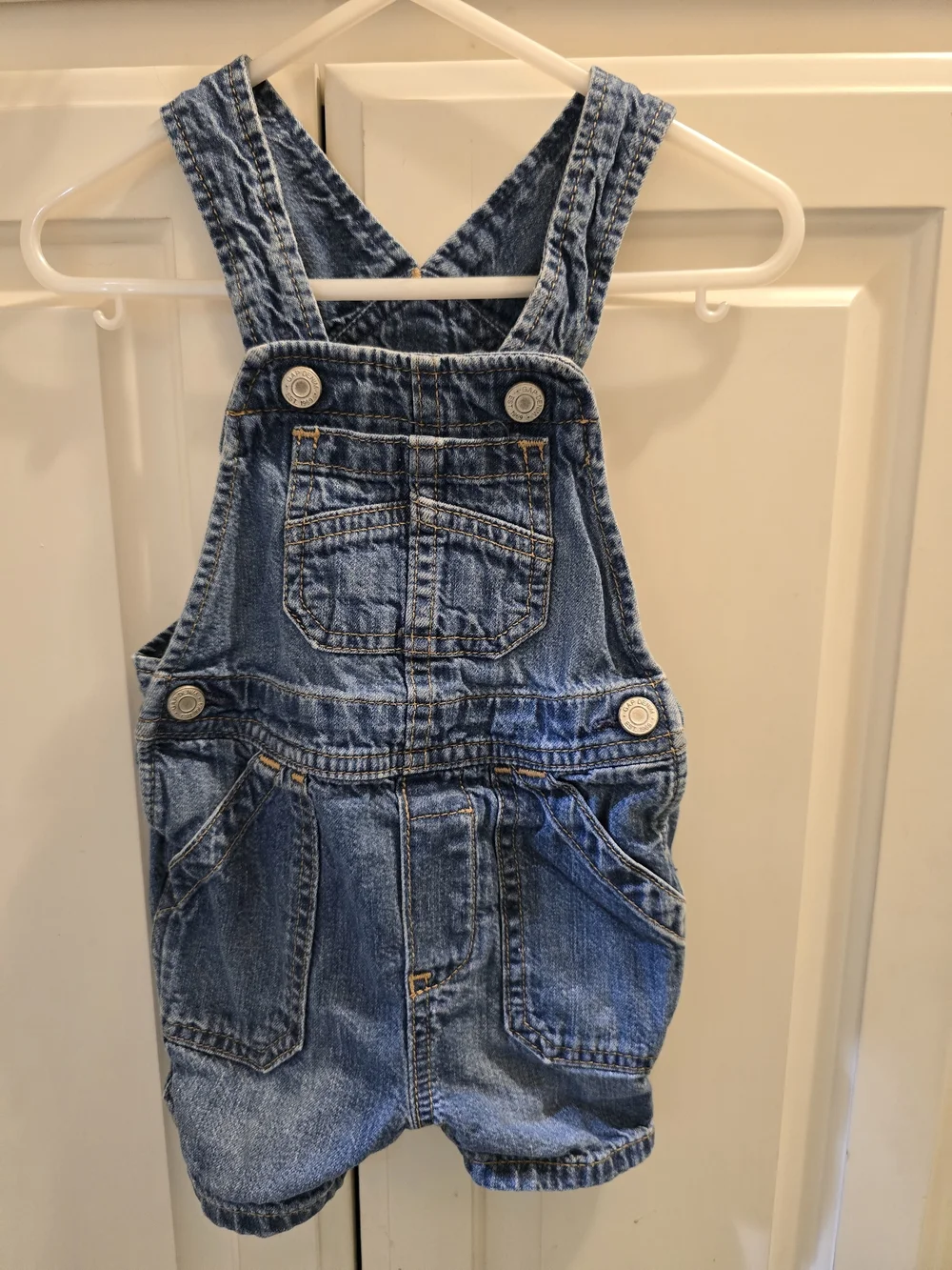 Baby GAP Blue Denim Shortalls with Front Pocket 6/9 Months - Picture 1 of 3